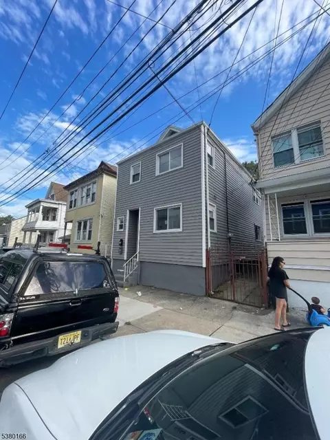 162 Lyon St, Paterson, NJ 07524