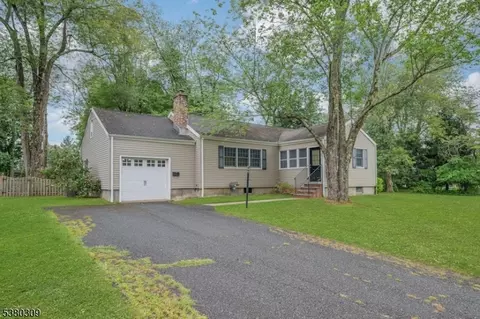 10 Emery Ave, Mendham, NJ 07945