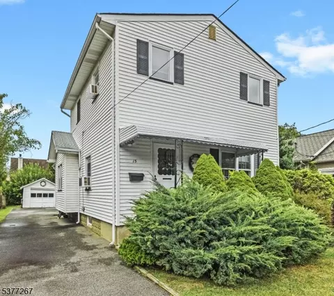 15 4th St, Pequannock Twp, NJ 07440