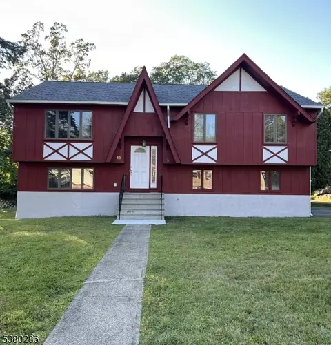 12 Adelphi Trl, Hopatcong, NJ 07843