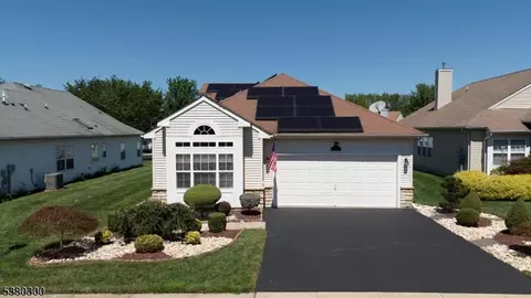 66 Vineyard Ct, Monroe Township, NJ 08831