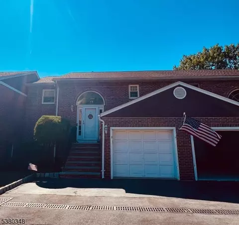 3 Beacon Hill Cmns, Pompton Lakes, NJ 07442