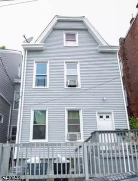 111 Putnam St, Paterson, NJ 07524