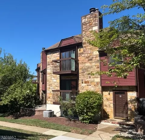 19 Trafalgar Ct, Hackettstown, NJ 07840