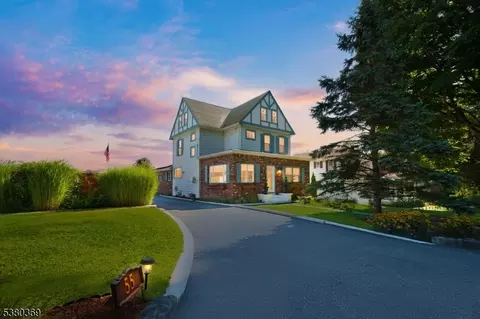 55 Walnut St, Wantage, NJ 07461
