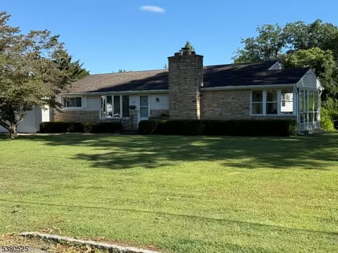 719 Pahaquarry St, Belvidere, NJ 07823