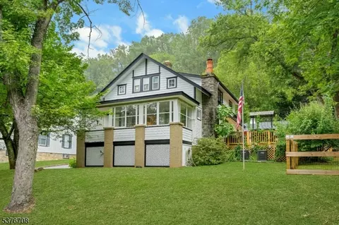 6 N Maple Ave, Long Valley, NJ 07853