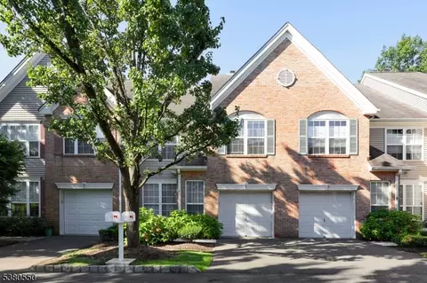 4 Winters Ct #4, Clark, NJ 07066