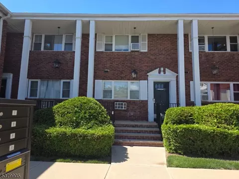 101 N Beverwyck Rd #10, Lake Hiawatha, NJ 07034