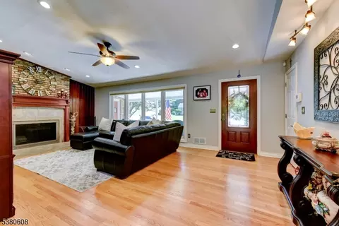 18 Iowa Rd, Wayne, NJ 07470 photo 6