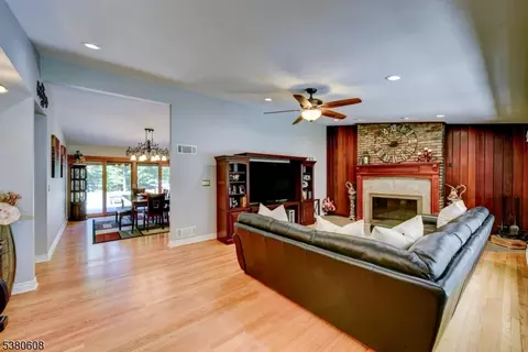 18 Iowa Rd, Wayne, NJ 07470 photo 5