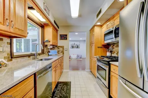 18 Iowa Rd, Wayne, NJ 07470 photo 12