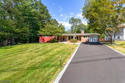18 Iowa Rd, Wayne, NJ 07470 photo 2