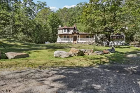 921 Tulip Trl, Newton, NJ 07860