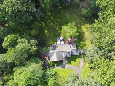 2 Stone House Rd, Mendham Twp, NJ 07945