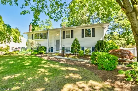 44 Summit Rd, Oak Ridge, NJ 07438