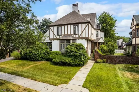 290 Clinton Pl, Hackensack, NJ 07601