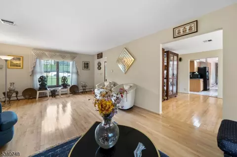 119 Pleasantview Dr, Wayne, NJ 07470 photo 5