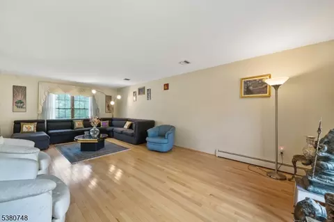 119 Pleasantview Dr, Wayne, NJ 07470 photo 4