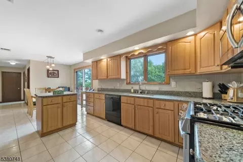 119 Pleasantview Dr, Wayne, NJ 07470 photo 8