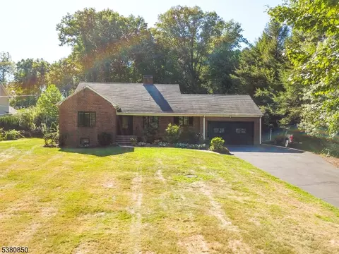 342 Sunset Rd, Pompton Plains, NJ 07444