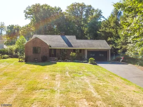 342 Sunset Rd, Pompton Plains, NJ 07444