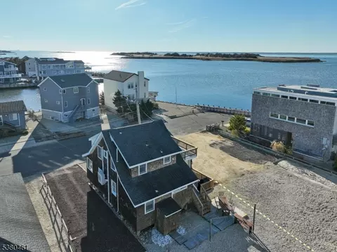 209 W 28th St, Ship Bottom, NJ 08008