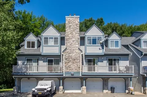 216 Woods Edge Dr #216, Succasunna, NJ 07876