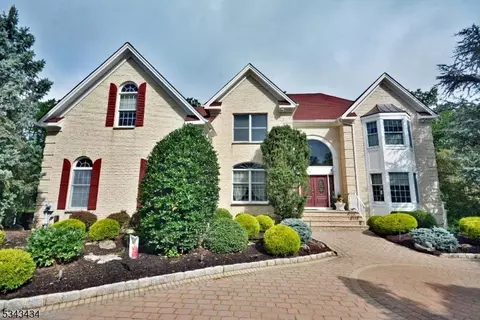 21 Foxglove Dr, Warren, NJ 07059