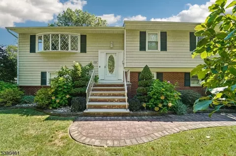 132 Northfield Rd, Parsippany, NJ 07054