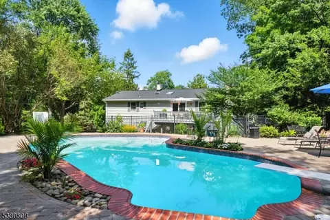 2 Cedar Ct, Long Valley, NJ 07853