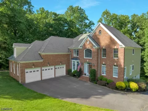 4 Gideon Ct, Flemington, NJ 08822