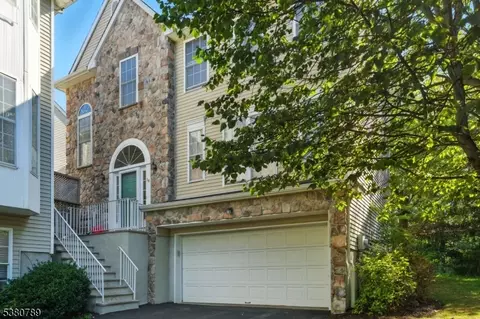 34 Arrowgate Dr, Randolph, NJ 07869