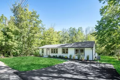 5 Fawn Rd, Highland Lakes, NJ 07422