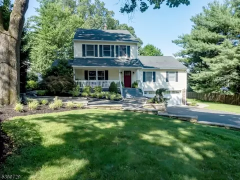 26 Youngsters Ln, Gillette, NJ 07933
