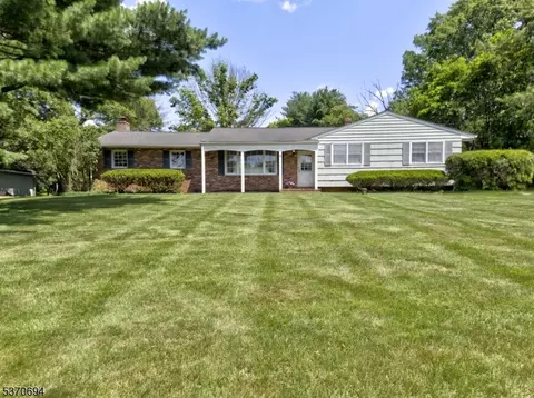 4 Estella Dr, Flemington, NJ 08822