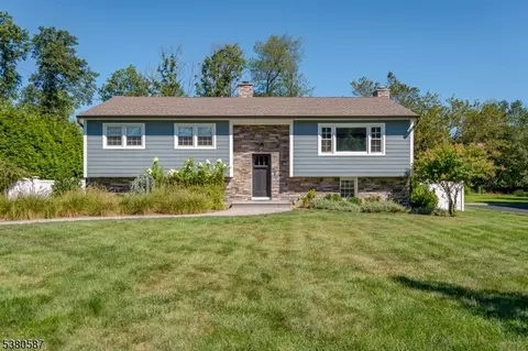 9 Hillcrest Blvd, Warren, NJ 07059