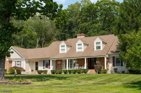 3 Colt Rd, Pittstown, NJ 08867
