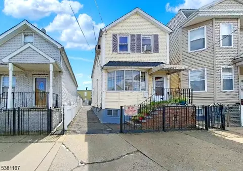 160 Tappan St, Kearny, NJ 07032