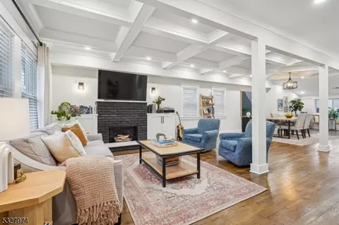 25 Essex Ave, Maplewood, NJ 07040
