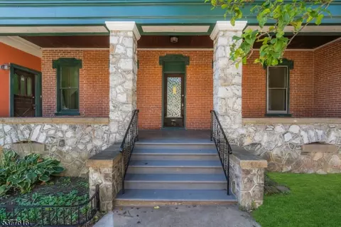 90 Lewis St, Phillipsburg, NJ 08865