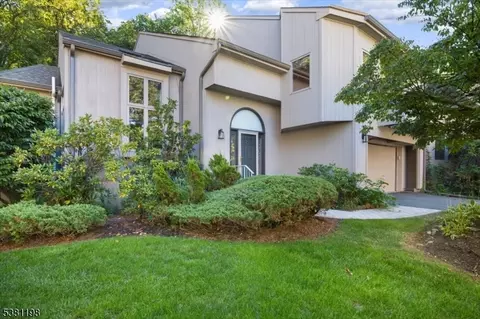 38 Robinhood Dr #38, Mountain Lakes, NJ 07046