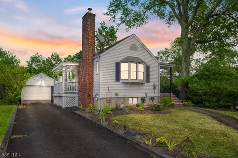 4 Highland St, Green Brook, NJ 08812