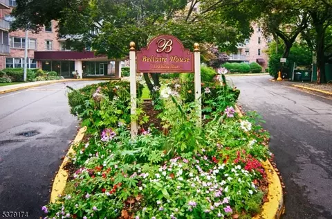 530 Valley Rd #2B, Montclair, NJ 07043