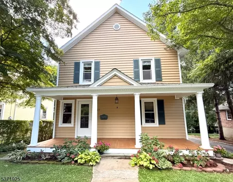 27 Center St, Bernardsville, NJ 07924