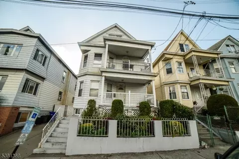 880 E 19th St, Paterson, NJ 07501