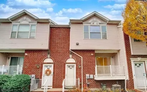 500 Great Beds Ct, Perth Amboy, NJ 08861