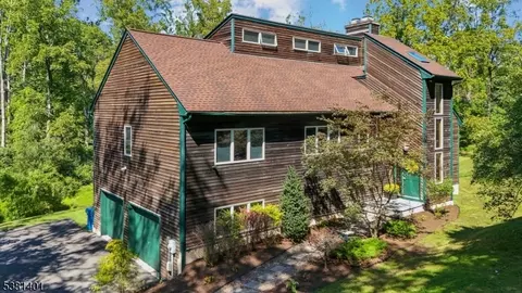 15 Old Clinton Rd, Lebanon, NJ 08833