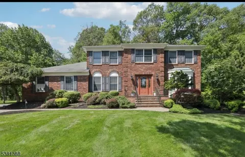 7 Winchester Ter, Randolph, NJ 07869