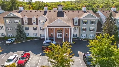 2 Richmond Rd UNIT 210, West Milford, NJ 07480